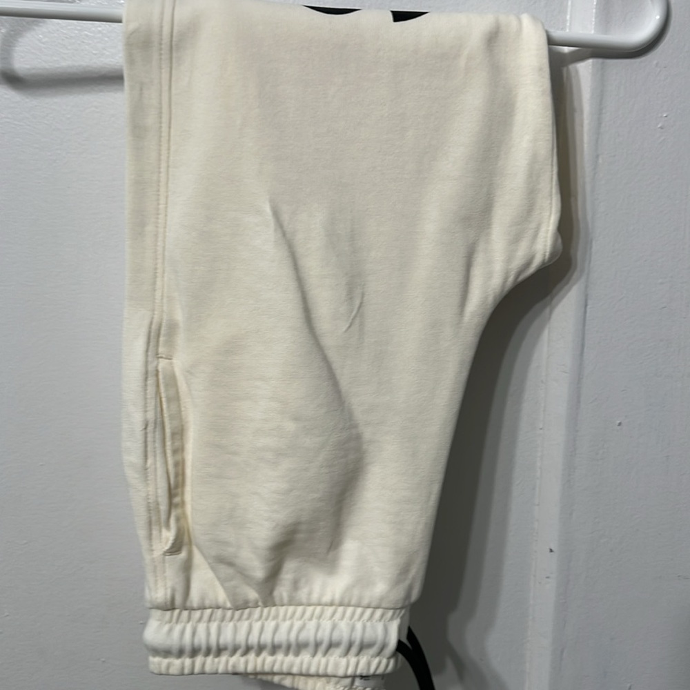 Cream Sweatshirt and Joggers Set with Black Text Zara boys 9 yo - Picture 4 of 6